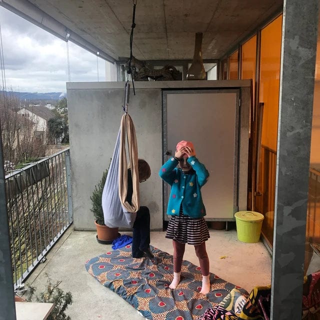 Enfant dormant avec l'oreiller Le P'tit Loup
